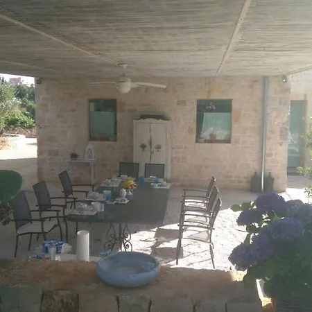 Lemoredinella Couette-café Monopoli